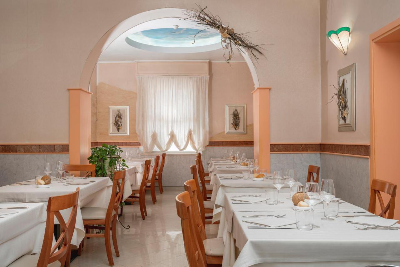 Albergo Ristorante Pozzi بيلاريا-إيجيا مارينا المظهر الخارجي الصورة