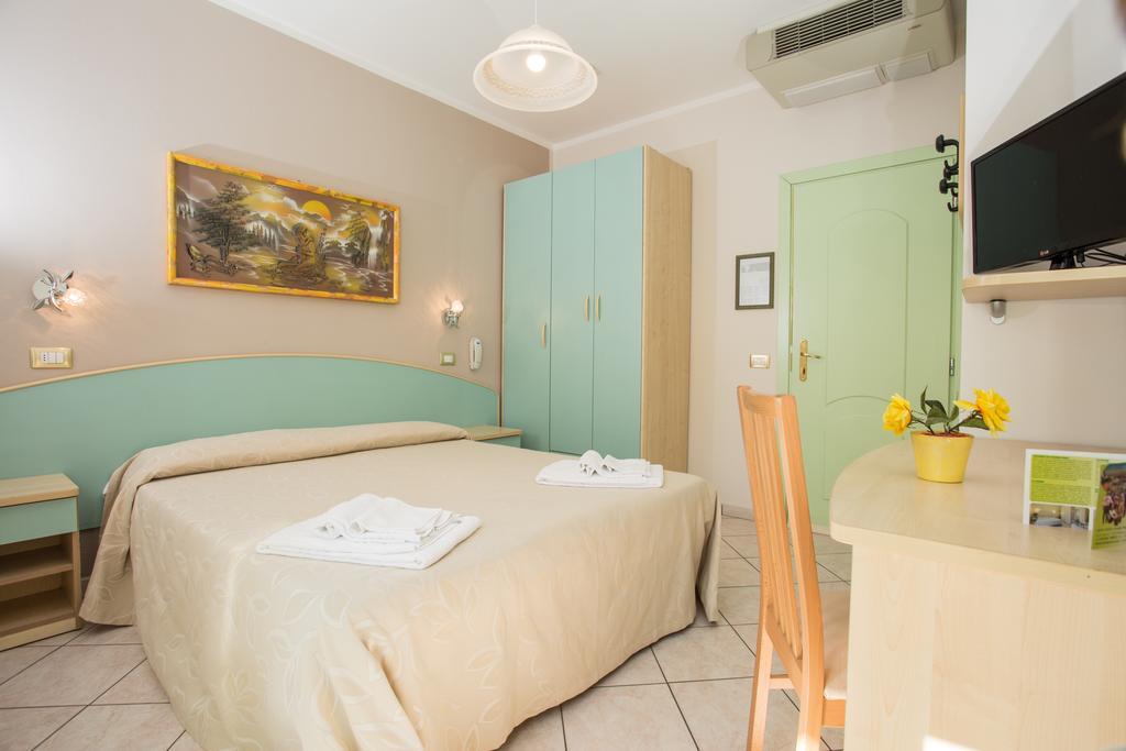 Albergo Ristorante Pozzi بيلاريا-إيجيا مارينا المظهر الخارجي الصورة