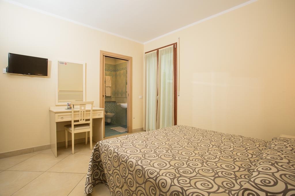 Albergo Ristorante Pozzi بيلاريا-إيجيا مارينا المظهر الخارجي الصورة