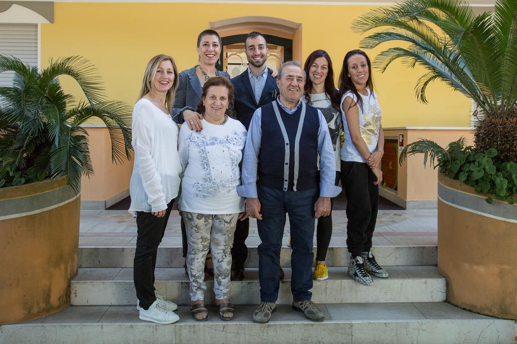 Albergo Ristorante Pozzi بيلاريا-إيجيا مارينا المظهر الخارجي الصورة